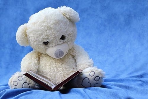 favoriser l'accès à la lecture, image d'un ours qui lit